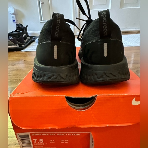 Nike Epic React Flyknit Black sz 7.5 - Picture 5 of 7